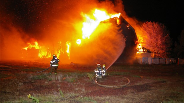 L’ancien théâtre de Marieville de nouveau la proie des flammes