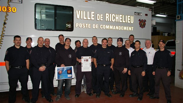Collecte de fonds des pompiers de Richelieu pour Movember