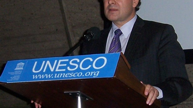 Bertrand St-Arnaud prend la parole à l'Unesco