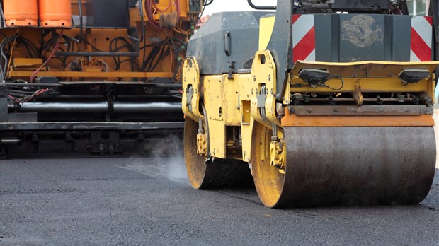 Asphaltage sur l’autoroute 35 et le boulevard Fréchette