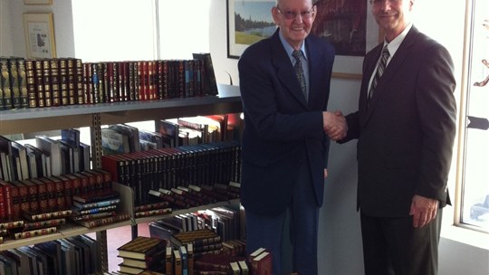 La bibliothèque de Chambly hérite d'une collection de livres de l'ex-maire Frigon