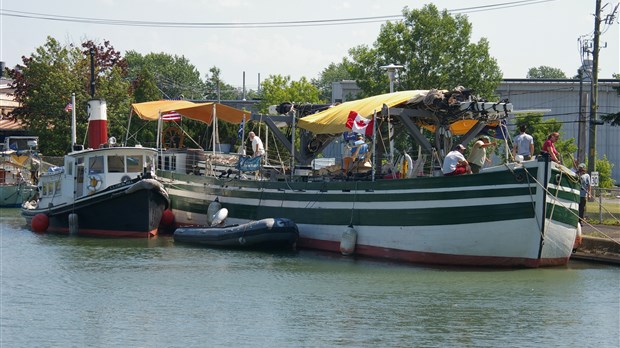 Une réplique d’un navire de commerce de passage à Chambly