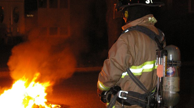 Un bac de récupération en flammes