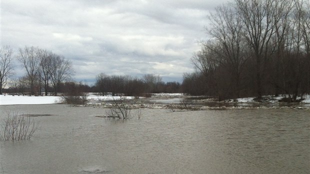 La rivière L'Acadie reste sous haute surveillance