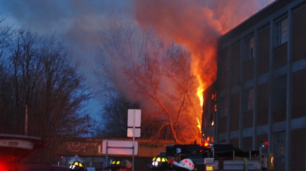 Violent incendie à la Bennett Fleet