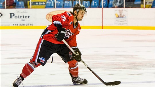 Le hockeyeur de Chambly David Poulin connaît un bon début de saison dans la LNAH