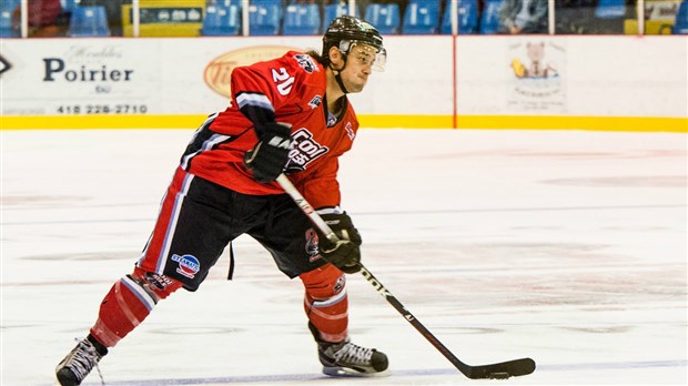 Le hockeyeur de Chambly David Poulin connaît un bon début de saison dans la LNAH