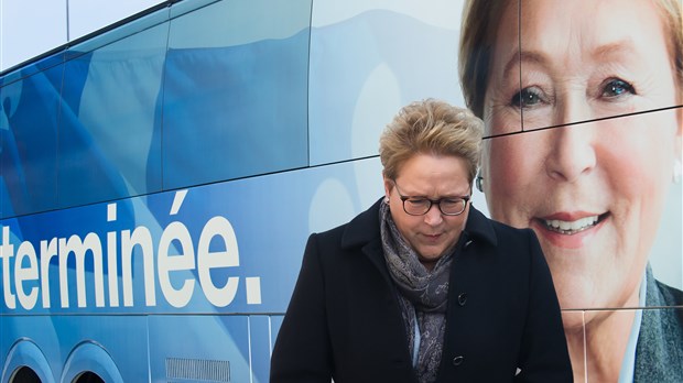 Pauline Marois démissionne, après une défaite cinglante