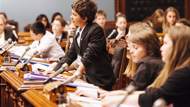 Deux élèves d'ici au sein de l'Assemblée nationale