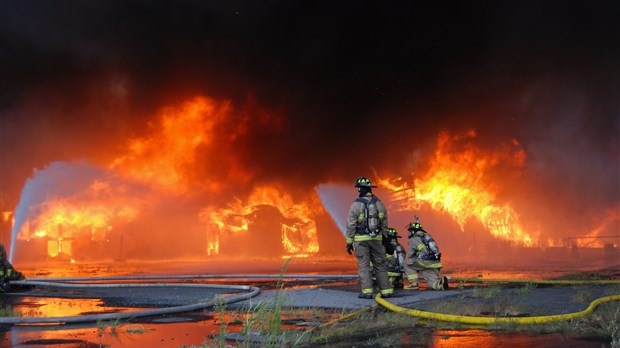 Sept ados arrêtés à la suite de l'incendie suspect à l'ancien Marché aux puces