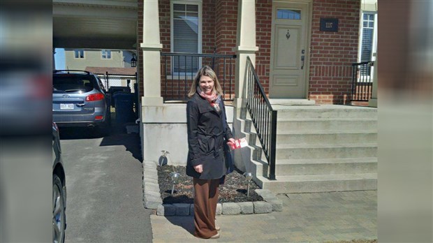 La candidate libérale de Beloeil-Chambly Karine Desjardins remercie ses bénévoles