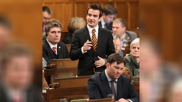 Matthew Dubé réitère son appui envers les municipalités contre Postes Canada