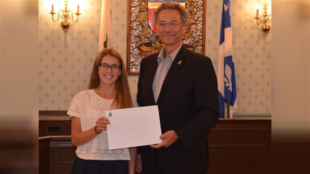 Chambly remet des bourses à de jeunes artistes qui ont participé à la série Sur l'air de Chambly