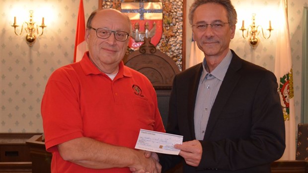 La Fondation du tournoi de golf du maire de la Ville de Chambly remet 2 500 $ aux Chevaliers de Colomb