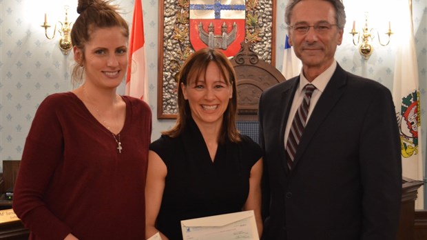 Remise de deux bourses d’excellence à Lyne Couture et Catherine Chagnon-Beaulieu