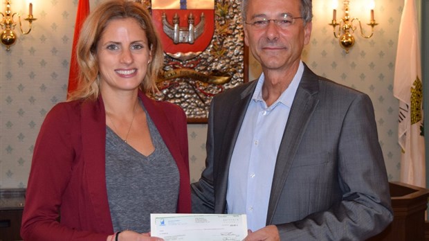 Remise d’une bourse d’excellence à Catherine Chagnon Beaulieu 