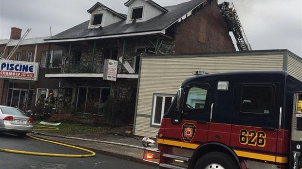 Sauvetage sur un toit en pleine nuit à Chambly
