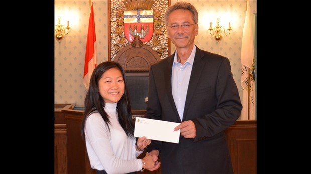 Remise d’une bourse d’excellence à Ylane Fraser
