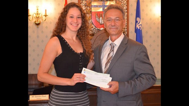Remise d’une bourse d’excellence à Josiane Prince