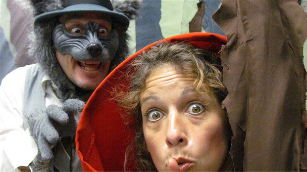 Théâtre jeunesse : Un drôle de petit chaperon rouge