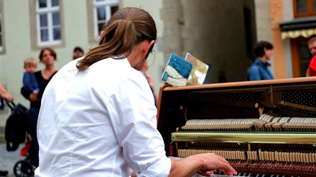 Un concert du Duo Ex Æquo pour souligner l’ouverture du piano public