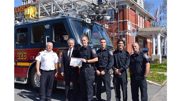 Des pompiers participent à une campagne de financement  pour les grands brûlés