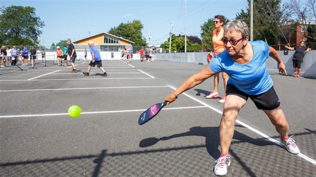 La cour arrière de l’école Carignan-Salières se transforme en terrain de jeu du 25 juin au 31 août