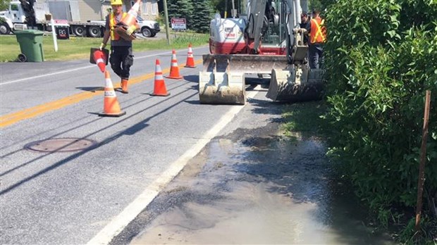 Un bris sur le réseau d’aqueduc crée une baisse de pression et oblige la Ville à demander à ses citoyens de restreindre leur utilisation en eau potable au maximum 