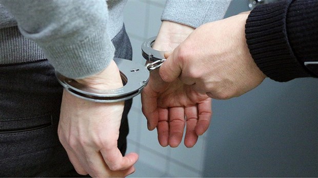 Importante opération policière visant la criminalité contre l’État et des institutions bancaires