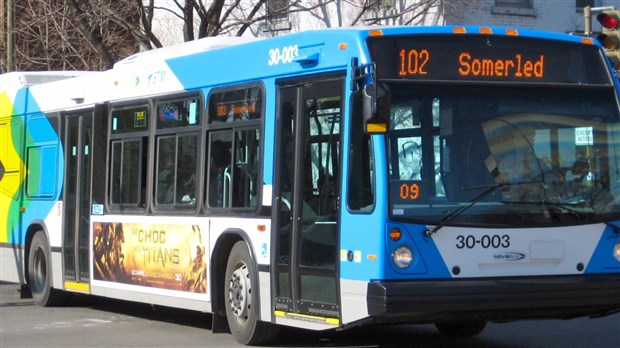 Transports en commun gratuits pour les étudiants et les aînés promet le PLQ