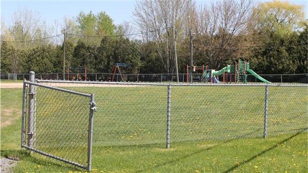 Travaux de réfection du parc situé dans le secteur du Domaine à Carignan 