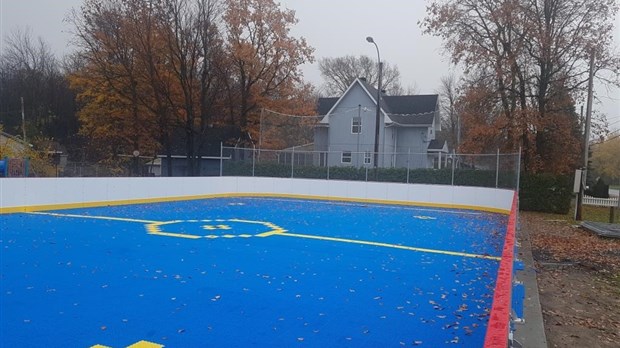 La surface de dek hockey installée au Parc Genest à Carignan