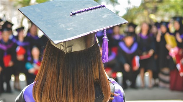 Conciliez travail, famille  et étude adéquatement grâce au Cégep Gérald-Godin 