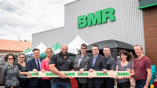 Plus de 1 500 personnes inaugurent le BMR de Napierville