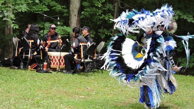 Buffalo Hat Singers de retour au Grand rassemblement des Coureurs des bois