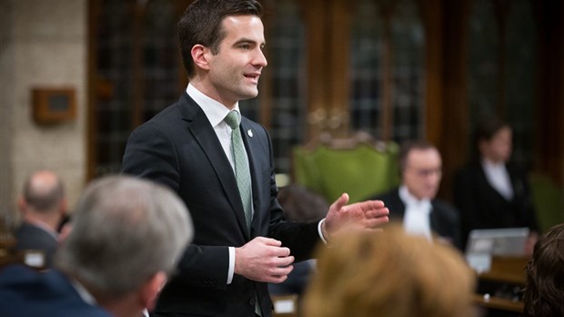Matthew Dubé participe à la réunion d'urgence sur le vol de données chez Desjardins
