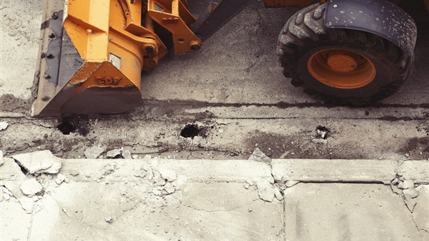 Début d’un chantier d’asphaltage sur le chemin Benoît
