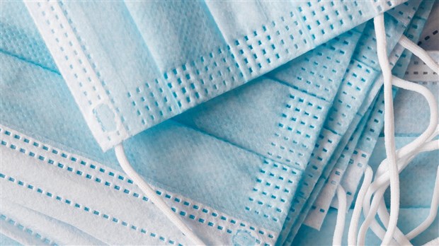 Disposez des gants, lingettes et masques jetables de manière appropriée