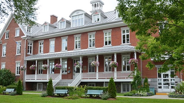 À Chambly, la réception du centre administratif et communautaire rouvre ses portes