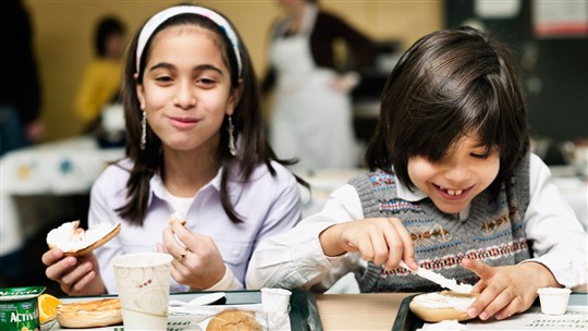 Québec annonce une aide alimentaire pour tous les élèves vulnérables