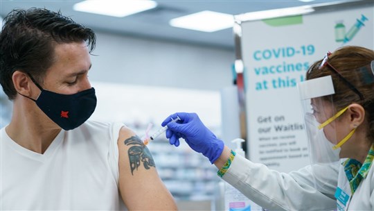 Justin Trudeau obtient sa deuxième dose de vaccin contre la COVID-19
