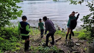 L’équipe du Fonds d’Emprunt Montérégie a nettoyé son premier espace vert