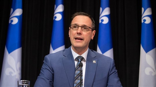 Québec recule et obligera le port du masque dans les écoles de neuf régions