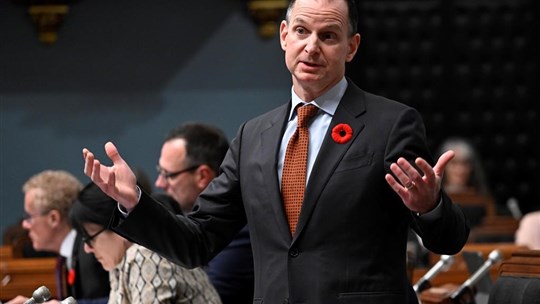 Eric Girard ne prévoit pas d'aide directe dans sa mise à jour économique de mardi