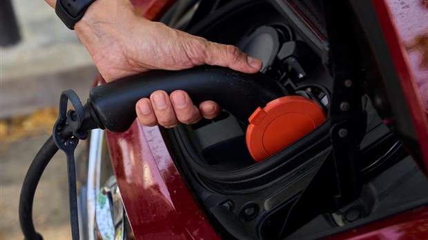Recharge de véhicule électrique sur borne publique au Québec: facturation modifiée