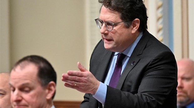 Bernard Drainville expulse les pratiques religieuses dans les écoles publiques