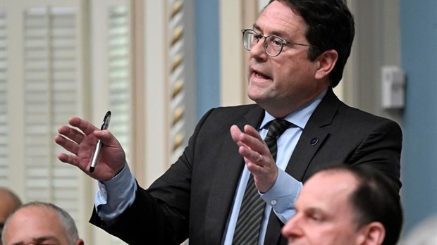 Bernard Drainville veut améliorer la maîtrise du français chez les élèves