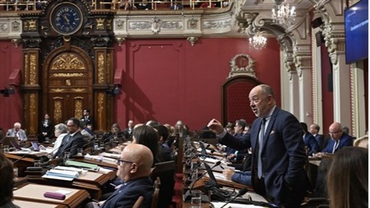 Loi 2: Dubé recule une troisième fois, renonce à la surveillance des médecins