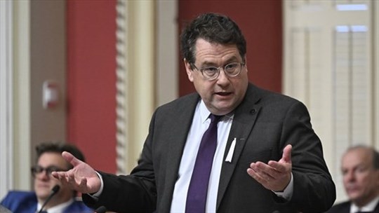 Drainville veut raccourcir les échéanciers des autorisations de 18 à 9 mois