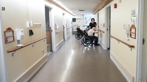 Six associations d'hébergement pour aînés s'unissent pour réclamer un plan d'action